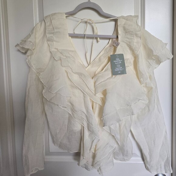Cream elegant raffle blouse - Picture 2 of 4